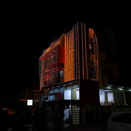 Varsha Enclave- Trinity House Aparthotel Mysore Buitenkant foto