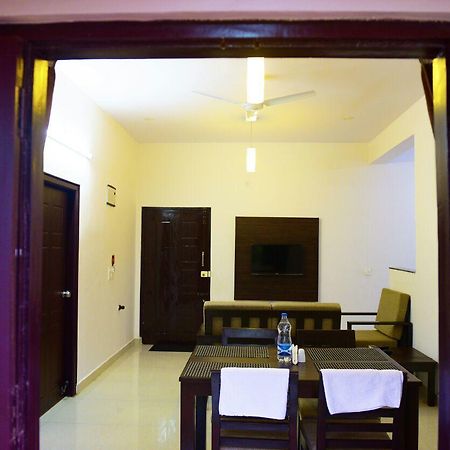Varsha Enclave- Trinity House Aparthotel Mysore Buitenkant foto