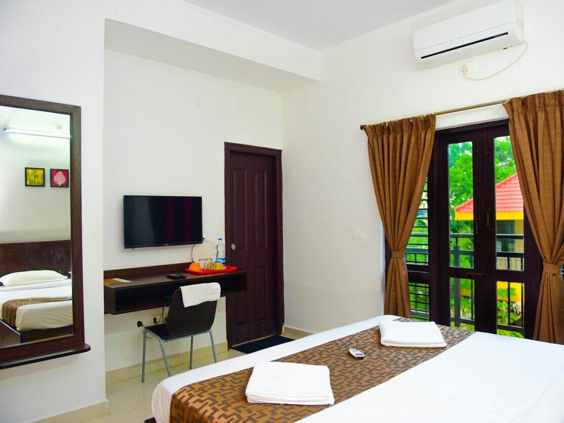 Varsha Enclave- Trinity House Aparthotel Mysore Buitenkant foto