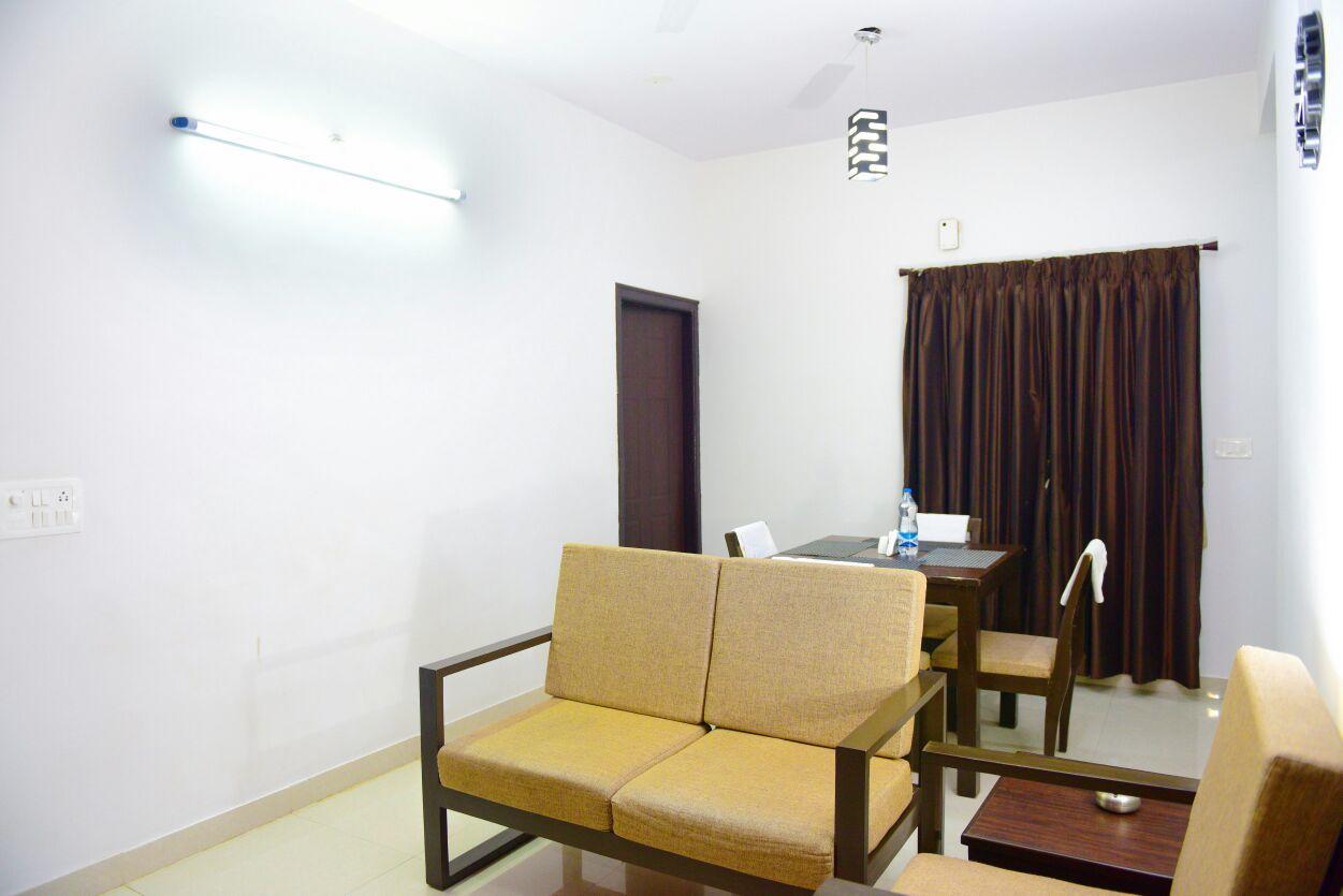 Varsha Enclave- Trinity House Aparthotel Mysore Buitenkant foto