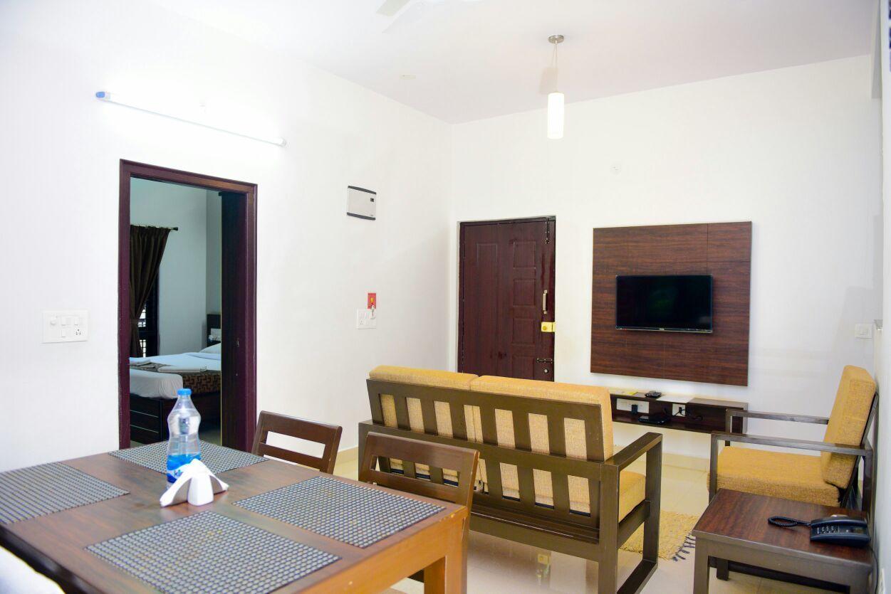Varsha Enclave- Trinity House Aparthotel Mysore Buitenkant foto
