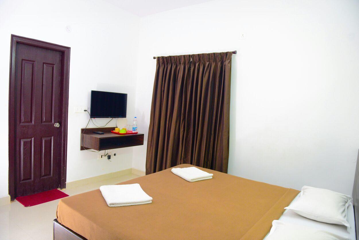 Varsha Enclave- Trinity House Aparthotel Mysore Buitenkant foto