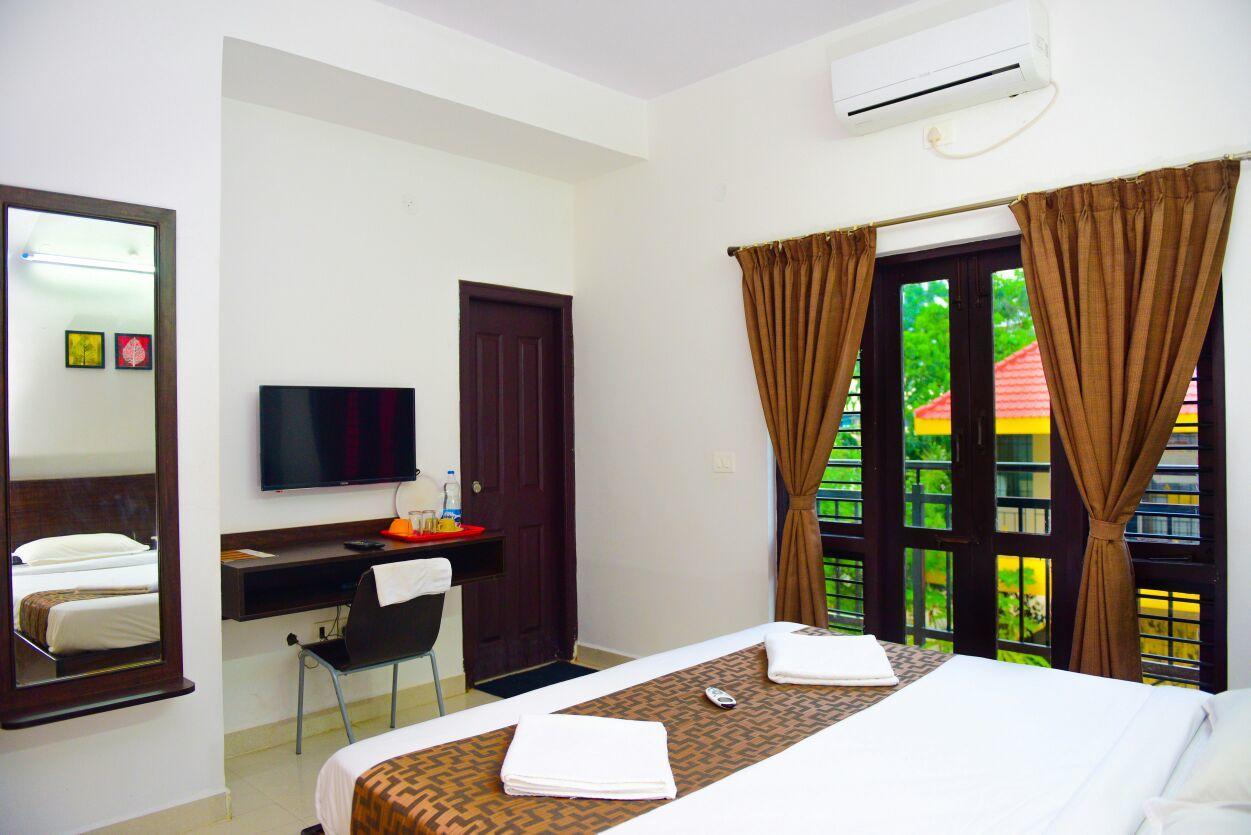 Varsha Enclave- Trinity House Aparthotel Mysore Buitenkant foto