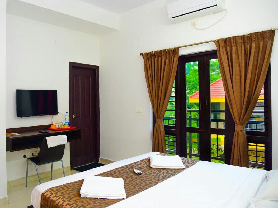Varsha Enclave- Trinity House Aparthotel Mysore Buitenkant foto