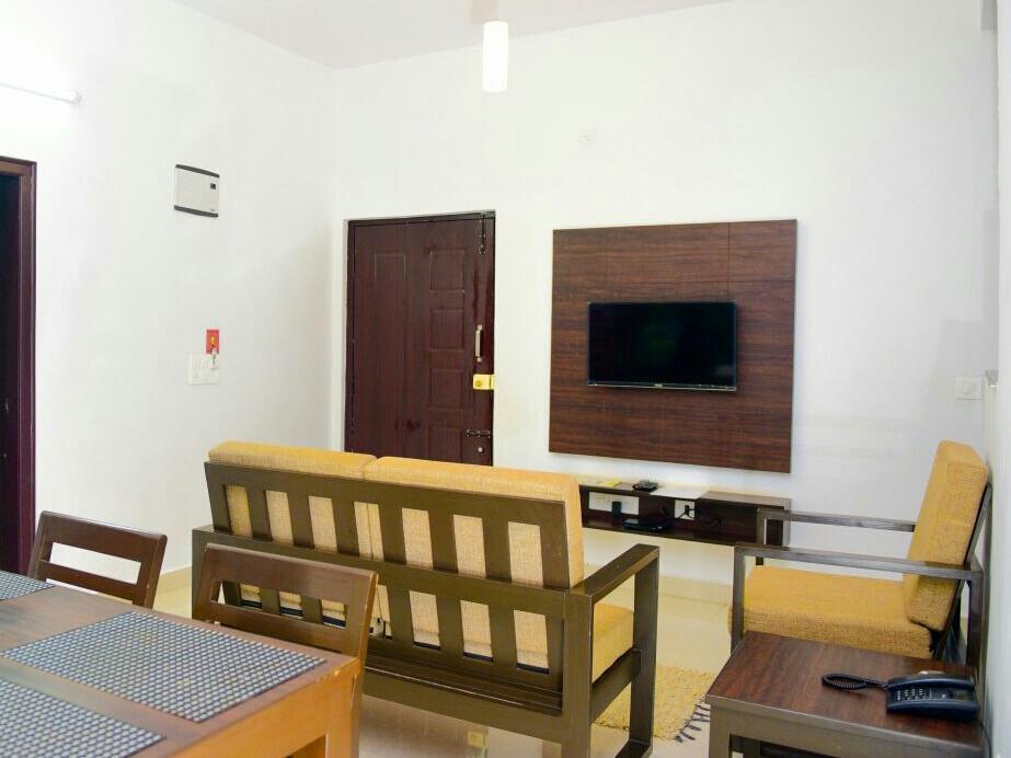 Varsha Enclave- Trinity House Aparthotel Mysore Buitenkant foto
