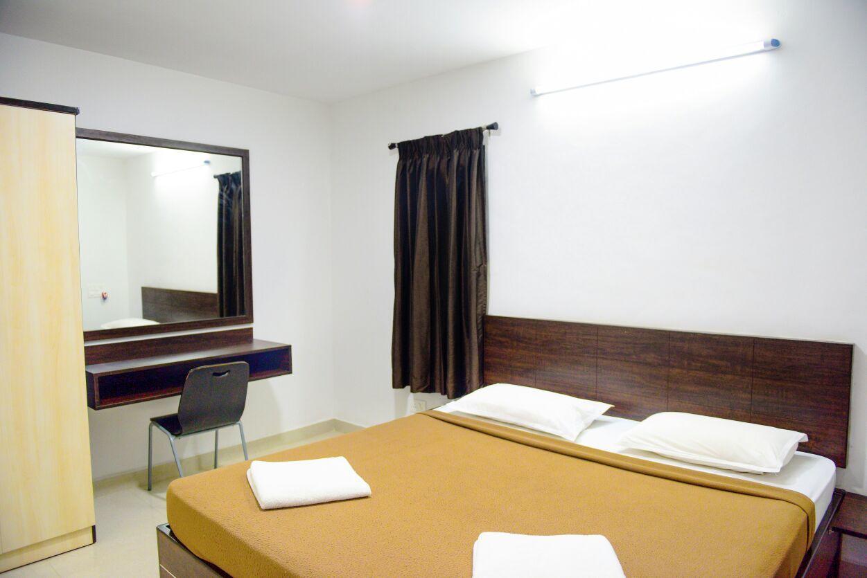 Varsha Enclave- Trinity House Aparthotel Mysore Buitenkant foto